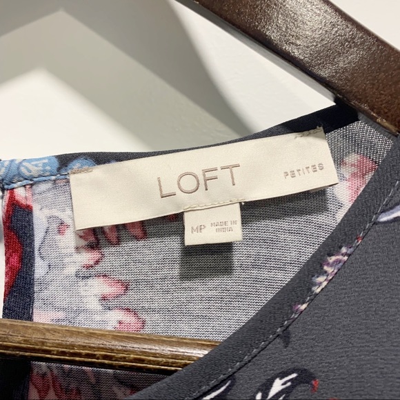 LOFT Floral blouse - Picture 4 of 5